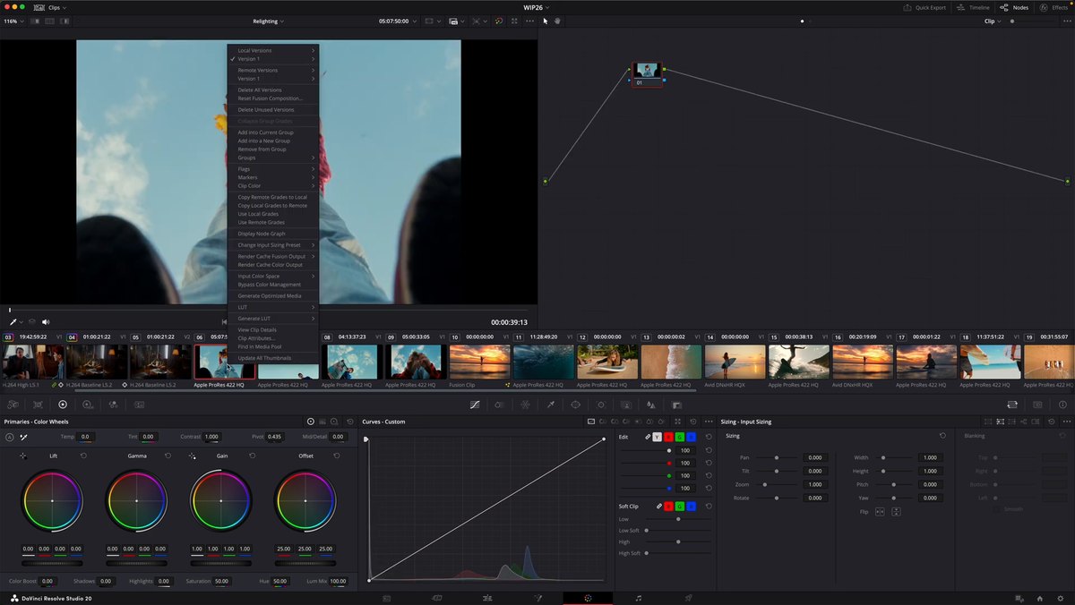 Color Page in DaVinci Resolve mit dem Kontextmenü eines Clips, in dem die Gruppenzuordnung von Hand erfolgt