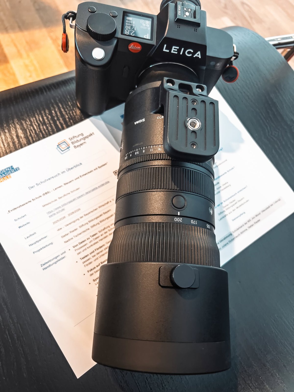 Die Leica mit dem Teleobjektiv auf dem Programm der Veranstaltung
