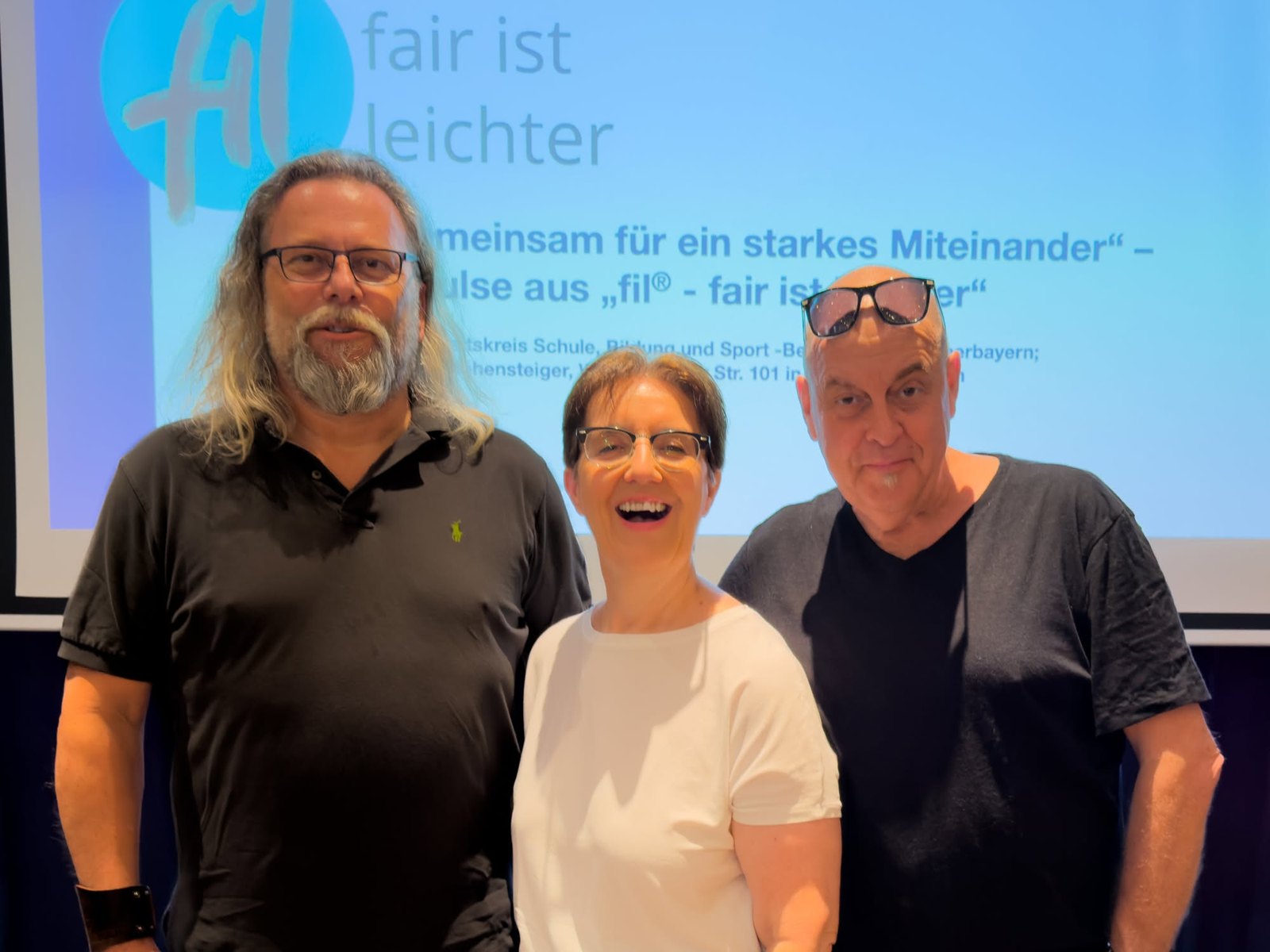 Mike mit Tommi Sonnenburg und einer Mitstreiterin vor der Präsentation