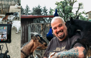 Collage vom Dreh „Unter Goasserln“ im Wildpark Poing: Kameramonitor und zwei lachende Männer mit Ziegen
