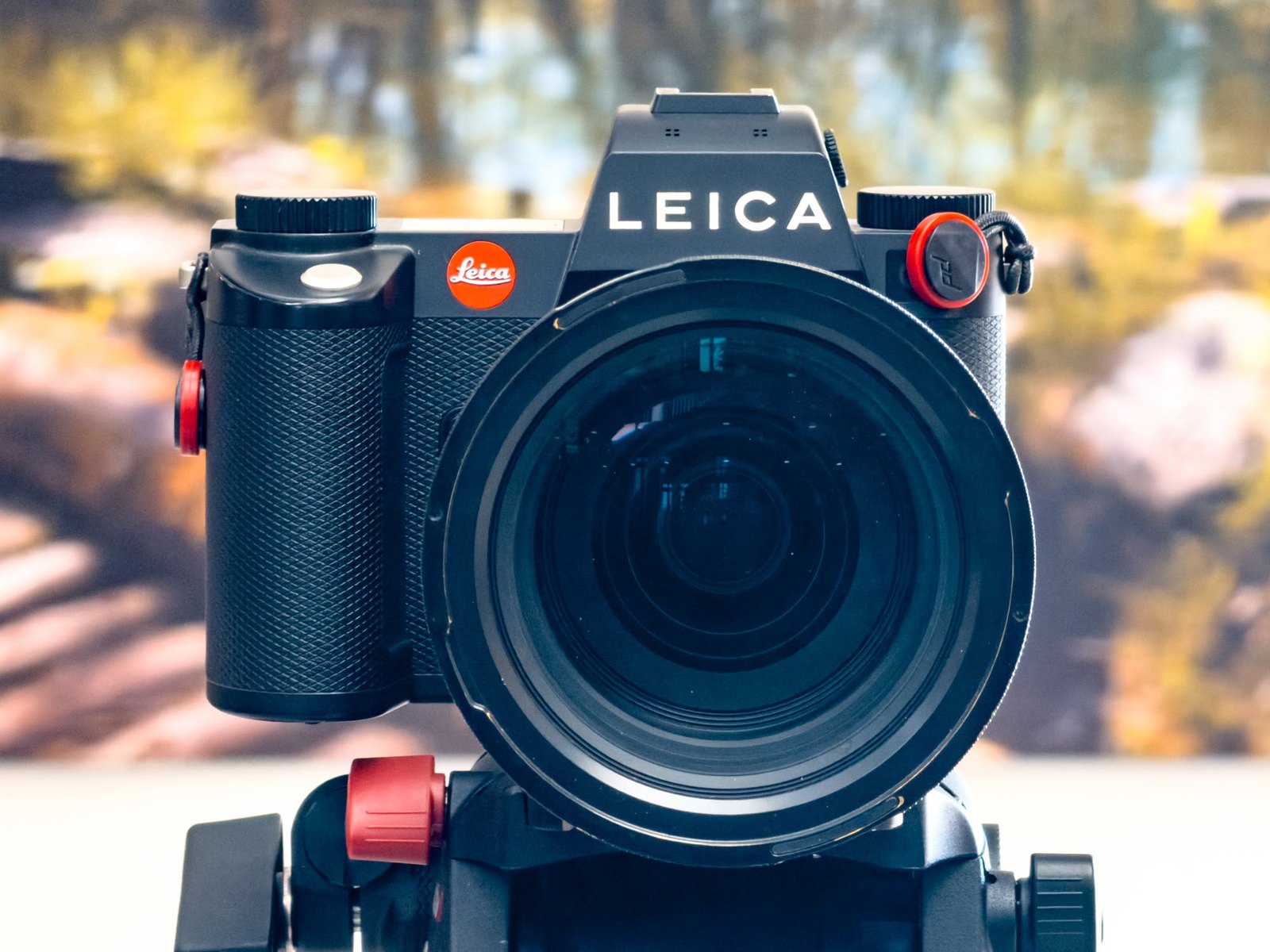 Die Leica auf dem Stativ, bereit für die Klassenfotos
