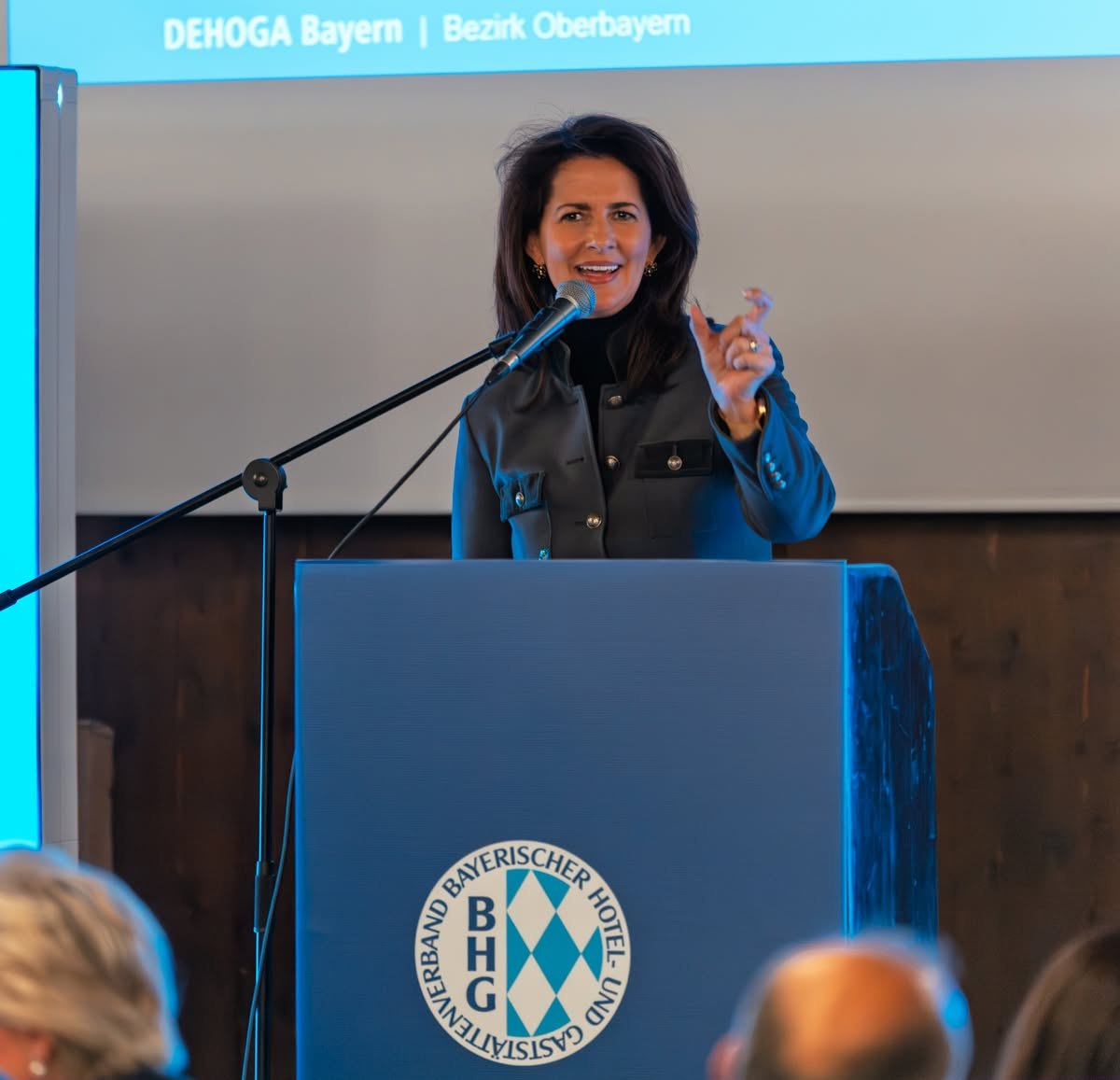 Tourismusministerin Michaela Kaniber am Rednerpult
