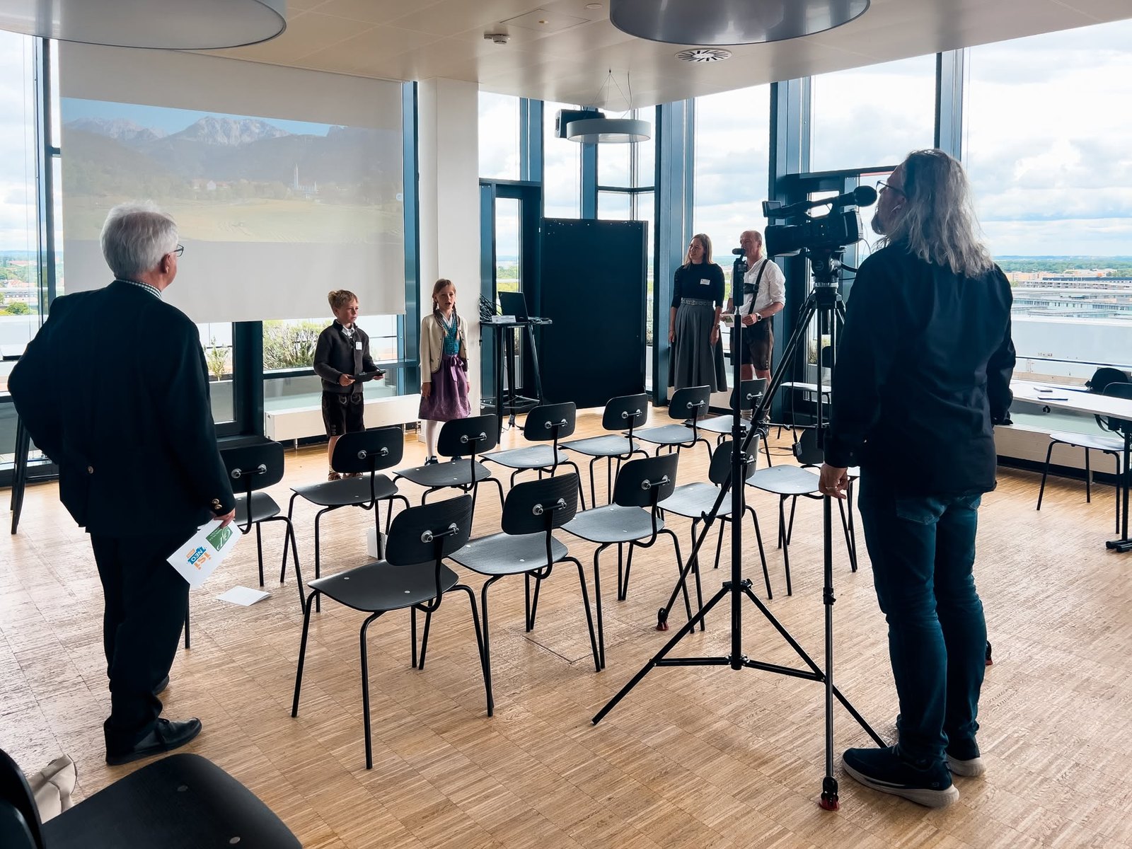 Aufbau der Kameras im Saal vor Beginn