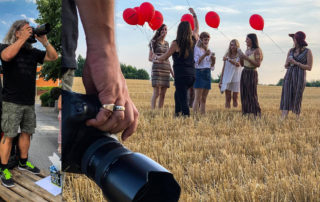 Fotograf beim Shooting, Frauen mit roten Luftballons im Getreidefeld – Shooting für Schweiger in Markt Schwaben