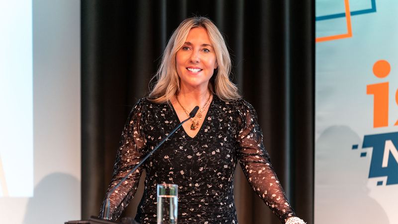 Eventfotografie – Staatsministerin Anna Stolz (SamPlay Fotoproduktion)